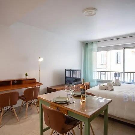 Lovely Renovated In The Heart Of *