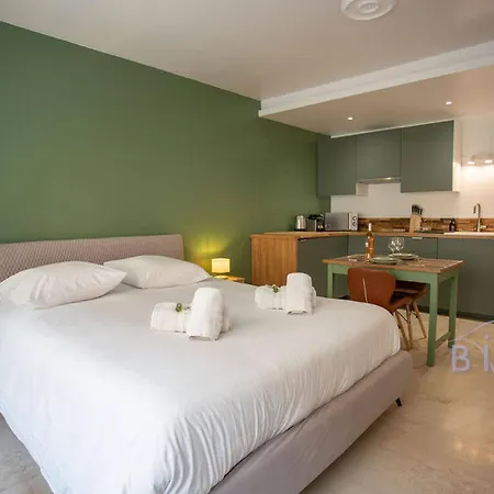 Lovely Renovated In The Heart Of *