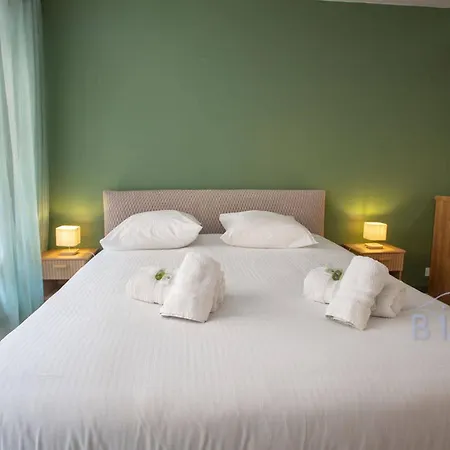 Lovely Renovated In The Heart Of Lejlighed *